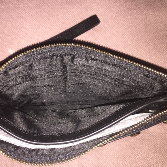 MICHAEL KORS STUDDED LEATHER WRISTLET - Picture 4 of 5